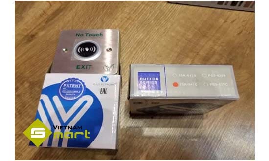 Nút nhấn mở cửa hồng ngoại Yli ISK-841C (LED) Ảnh thực tế của nút exit cảm biến hồng ngoại ISK-841C vùa khui hộp