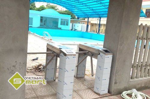 Dự án lắp đặt cổng xoay để kiểm soát ra vào cho bể bơi tại Cao đẳng Y Phú Thọ