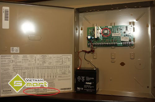 Bộ điều khiển trung tâm Honeywell PRO3000 Hình ảnh thực tế của bộ điều khiển trung tâm kiểm soát cửa Honeywell PRO3000