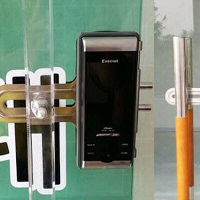Khóa điện tử cửa kính EVERNET CHOICE GLASS Mặt ngoài của khóa cửa kính EVERNET CHOICE GLASS