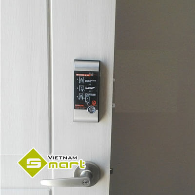 Khóa điện tử thông minh Gateman V10 Hình ảnh thực tế khi lắp đặt model khóa V10 trên cửa