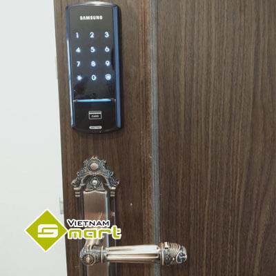 Khóa thẻ từ công nghệ Samsung SHS-1321XAK/EN Lắp đặt khóa cửa thẻ từ SHS-1321XAK/EN cho cửa gỗ