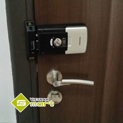 Khóa thẻ từ công nghệ SamSung SHS-2920XAK/EN Mặt sau của khóa điện tử HS-2920XAK/EN