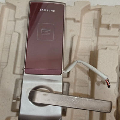 Cận cảnh khóa thẻ từ Samsung SHS-6120XMR/EN