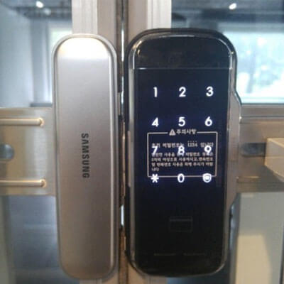 Khóa thẻ từ cho cửa kính Samsung SHS-G510 Mặt ngoài của khóa điện tử cửa kính Samsung SHS-G510