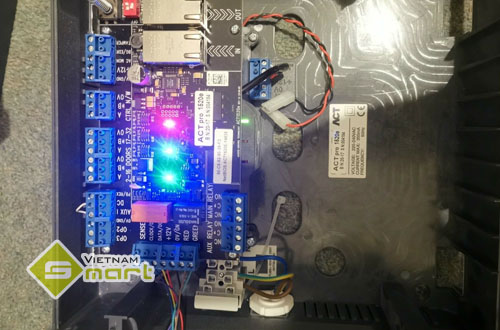 Bộ điều khiển Vanderbilt ACTpro 1520e Cấu tạo bên trong của bảng điều khiển ACTpro-1520e