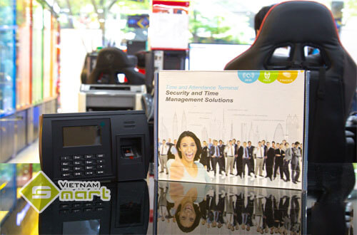 Cận cảnh model Ronald Jack 5000T-C Wifi trưng bày ở showroom VietnamSmart