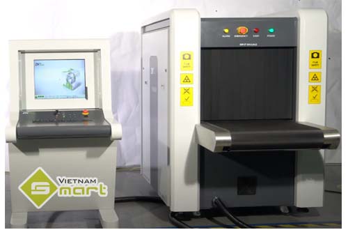Thiết bị X-Ray ZKX6550 đang được kỹ thuật viên kiểm tra trước khi sử dụng