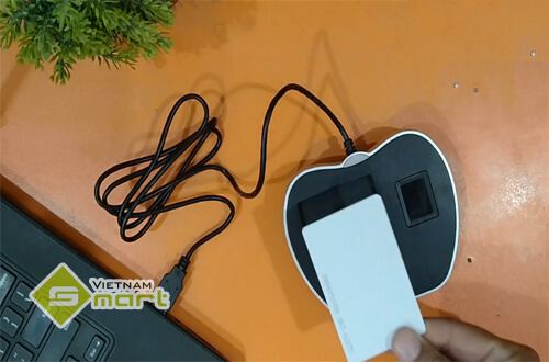 Thiết bị lấy mẫu vân tay và thẻ ZKTeco ZK8500R Sản phẩm thiết bị lấy mẫu vân tay và thẻ ZKTeco ZK8500R có thể để bàn rất tiện lợi