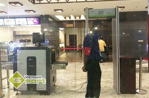 Máy soi hành lý ZKX-5030A kết hợp với máy dò kim loại để kiểm soát an ninh tại khách sạn