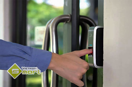 Chức năng tự động khóa cửa của khóa vân tay cao cấp Ứng dụng thiết bị kiểm soát bằng vân tay cho cửa nhôm kính