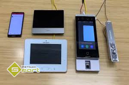 Máy chấm công khuôn mặt Hikvision DS-K1T671 Máy chấm công khuôn mặt DS-K1T671 kết hợp với hệ thống kiểm soát của ra vào mới nhất