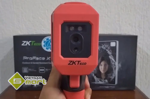 Camera thân nhiệt cầm tay ZK-178K Plus Cận cảnh thiết bị đo thân nhiệt tự động ZKTeco ZK-178K Plus
