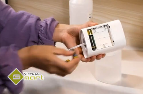 Máy sát khuẩn tay tự động Blitzblue MK01 Dễ dàng thay pin AA để vận hành máy sát khuẩn tay tự động MK01