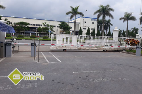 Lắp đặt cổng barrier tự động cho làn xe ô tô tại công ty SEI