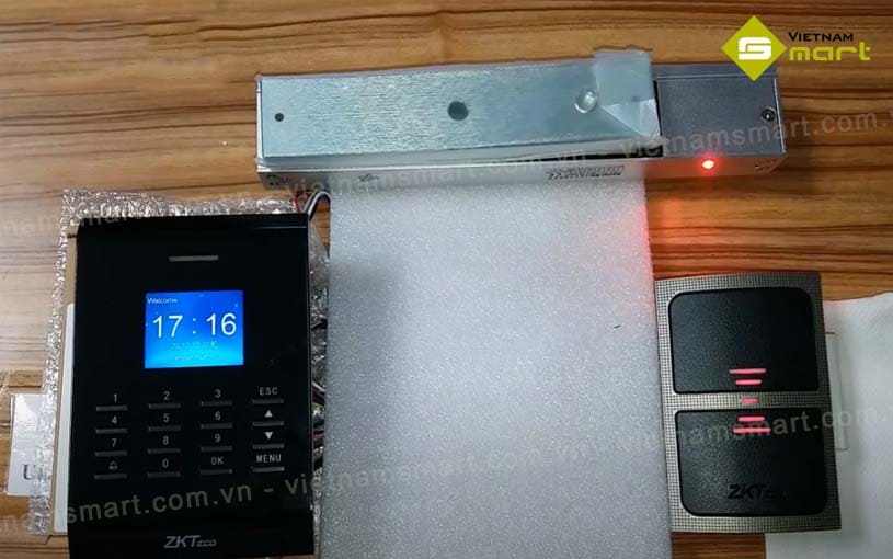 Máy chấm công thẻ cảm ứng ZKTeco SC405 Máy chấm công thẻ cảm ứng ZKTeco SC405