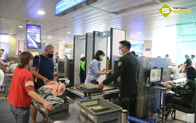 Cổng dò kim loại MCD-500C chính hãng được ứng dụng để kiểm tra an ninh tại sân bay