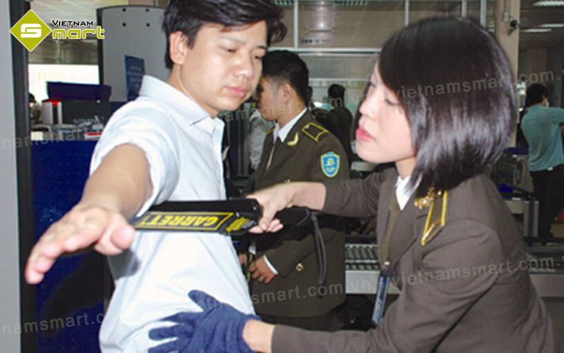 Máy dò kim loại cầm tay Garrett 1165180 được vận hành ra sao?