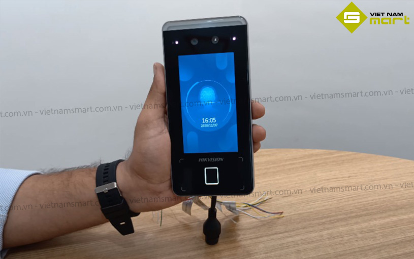 Máy chấm công khuôn mặt Hikvision DS-K1T341CM Mẫu máy chấm công Hikvision DS-K1T341CM