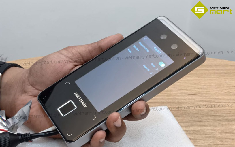 Máy chấm công khuôn mặt Hikvision DS-K1T341CM Hikvision DS-K1T341CM có thiết kế nhỏ gọn