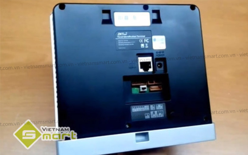 Máy chấm công khuôn mặt ZKTeco Silkbio-101TC Mặt sau của thiết bị chấm công Silkbio-101TC