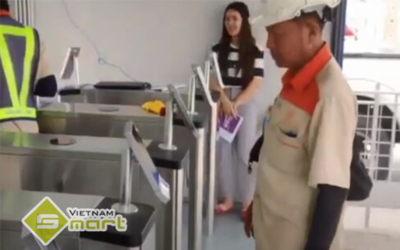 Ứng dụng model G4[TI] kết hợp cổng xoay cho nhà máy xí nghiệp