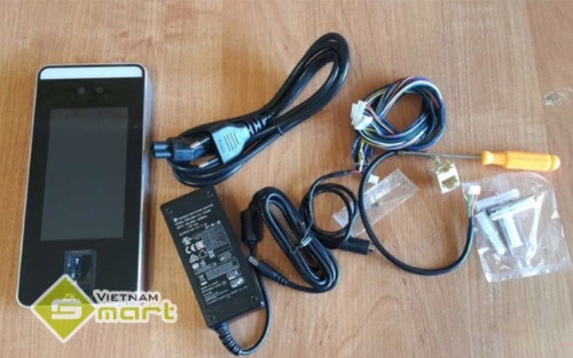 Trọn bộ sản phẩm bao gồm máy chấm công khuôn mặt SpeedFace-V5 và các phụ kiện đi kèm