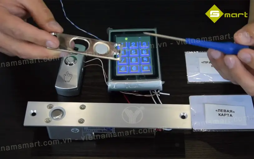 Khóa chốt rơi Yli YB-100S Yli YB-100S