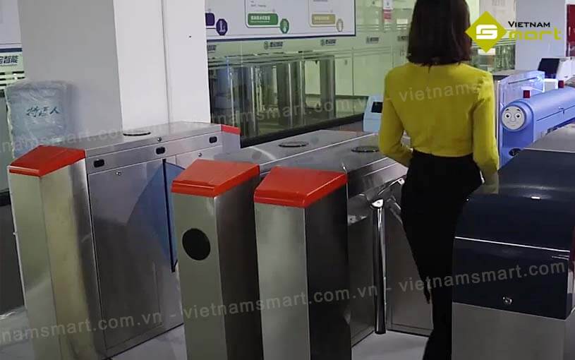 Cổng xoay ba càng C142