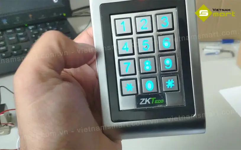 Ảnh cẩn cạnh đầu đọc thẻ cảm ứng ZKTeco MK-H[ID]