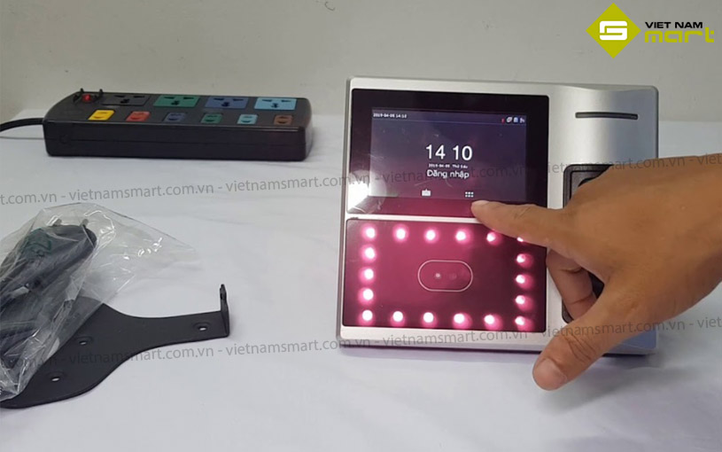 Máy chấm công khuôn mặt Gigata FA-113 Thiết kế máy chấm công Gigata FA-113 nhỏ gọn