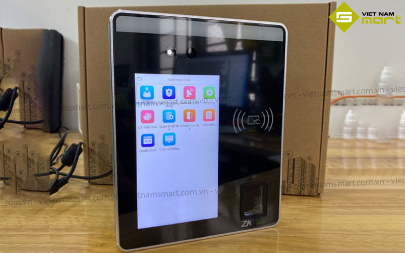 SpeedFace H5 được trang bị màn hình cảm ứng tiện lợi và dễ sử dụng