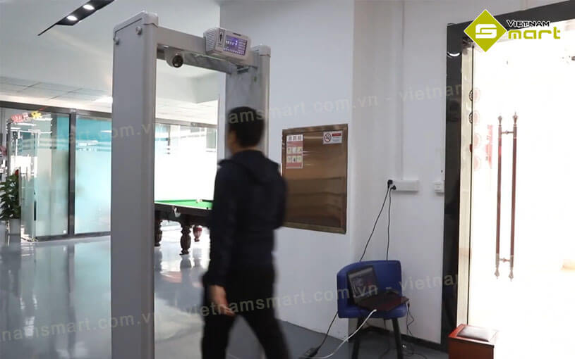 Cổng dò kim loại và đo thân nhiệt Dahua DHI-ISC-D733-T Đặc điểm nổi bật của cổng dò kim loại DHI-ISC-D733-T để kiểm soát an ninh cho người đi bộ