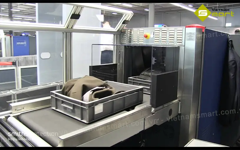 Ảnh thực tế máy soi hành lý Smiths Detection HI-SCAN 6040aTiX đang làm việc