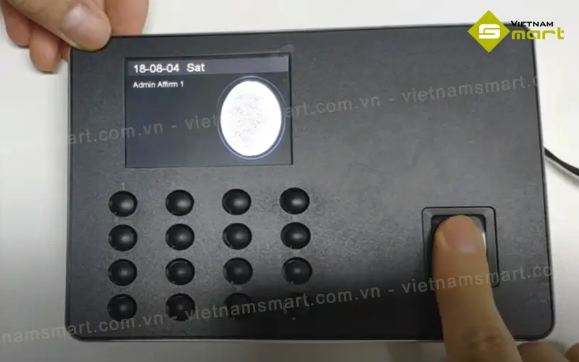 Thiết bị chấm công vân tay WL 10 đnga được kiểm tra
