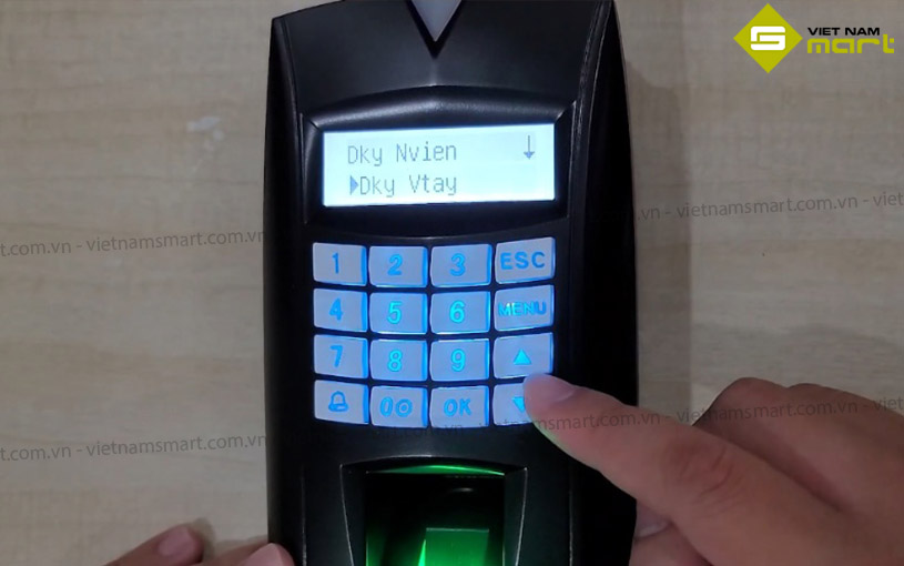 Giao diện máy chấm công MITA F08 tiếng Việt dễ hiểu