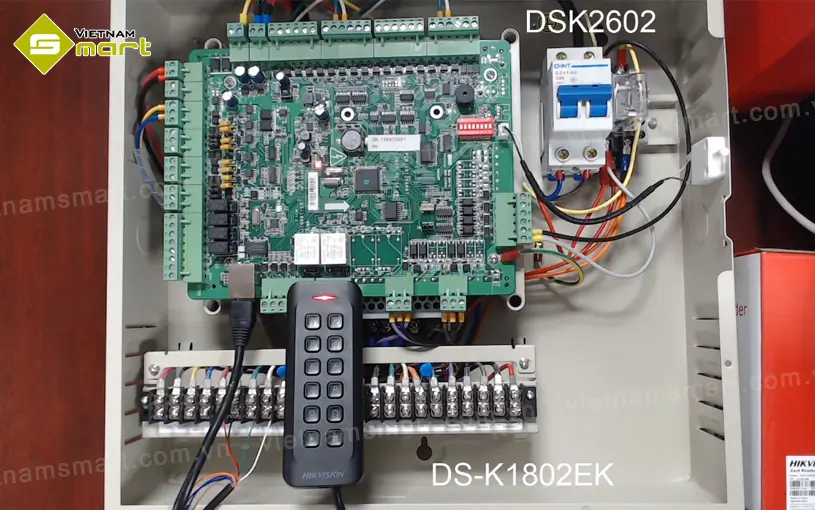 Đầu đọc thẻ EM Hikvision DS-K1802EK Hikvision DS-K1802EK