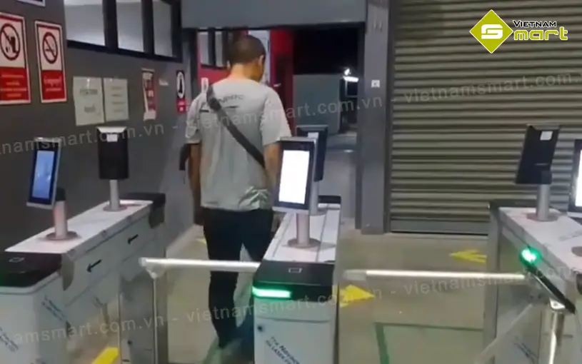 Hikvision DS-K5671-ZU kết hợp với cổng xoay 3 càng