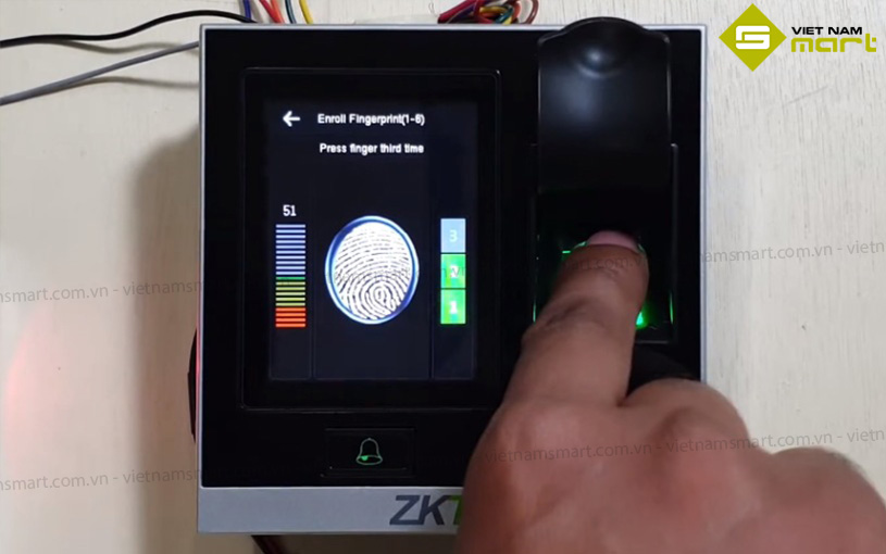 Máy chấm công vân tay ZKTeco SF400ID Lấy mẫu vân tay cho nhân sự mới trên sản phẩm