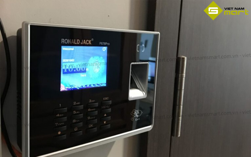 Máy chấm công vân tay Ronald Jack F678 Pro Model F678Pro nhỏ gọn có thể treo tường