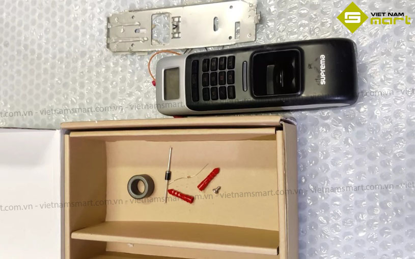 Mở hộp máy chấm công Suprema BioLite Solo 