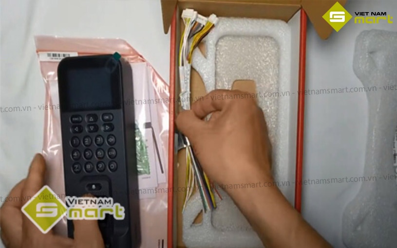 Mở hộp máy chấm công Hikvision DS-K1T804BF