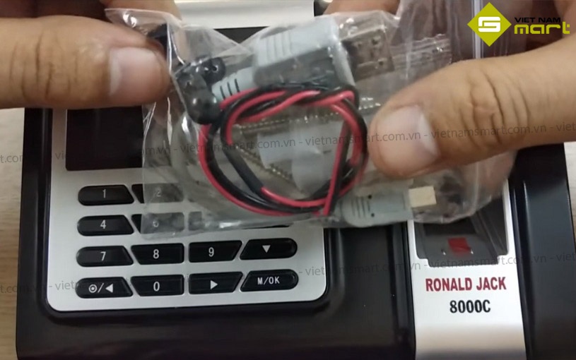 RJ 8000C và các phụ kiện đi kèm