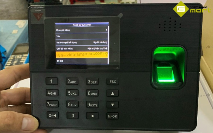 Máy chấm công vân tay Ronald Jack RJ-818 Thao tác trên máy chấm công RJ-818 đơn giản