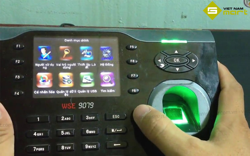 Máy chấm công WSE 9079 có bàn phím nổi dễ thao tác