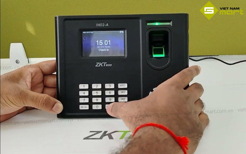 Máy chấm công vân tay ZKTeco IN02A Model IN02 trang bị bàn phím nổi dễ thao tác