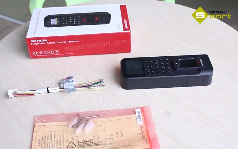 Hình ảnh thực tế của thiết bị kiểm soát cửa SH K2T803EF