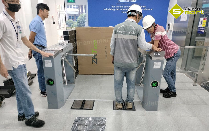 Cổng xoay 3 càng ZKTeco TS2000 Plus Cổng xoay 3 chấu TS2000 Plus nổi bật với tính kiểm soát hiệu quả