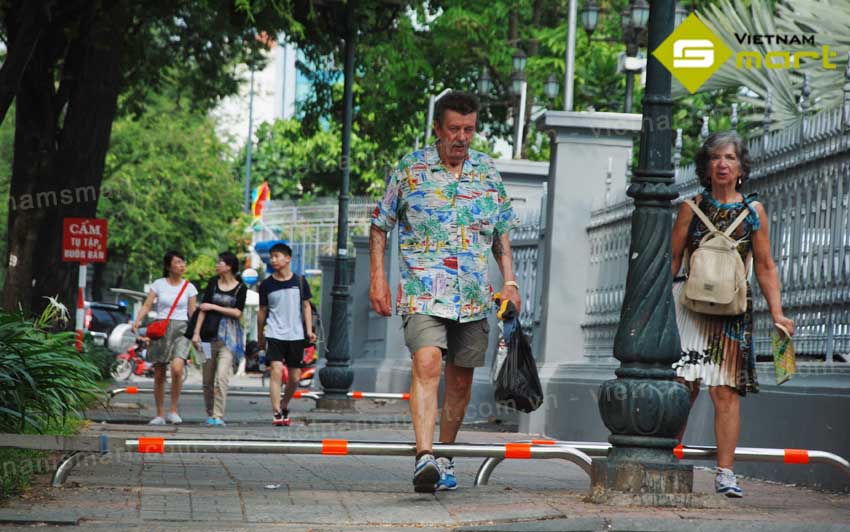 Barrier lắp cho vỉa hè | Tính năng - Lợi ích - Địa chỉ mua Lắp barrier trên vỉa hè hạm chế xe cộ lấn làn