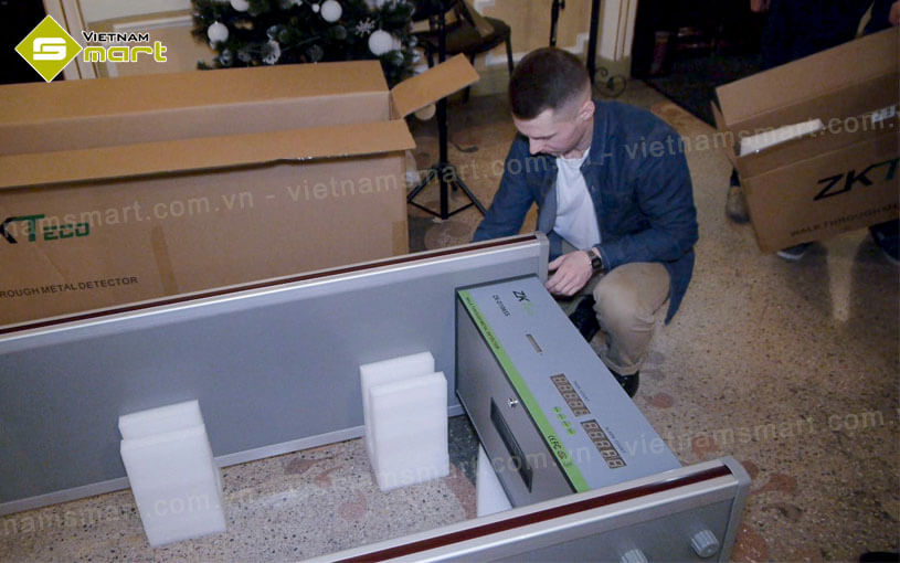 Cổng dò ZK-D1065S hỗ trợ màn hình hiển thị sắc nét mọi thông số và độ nhạy kim loại